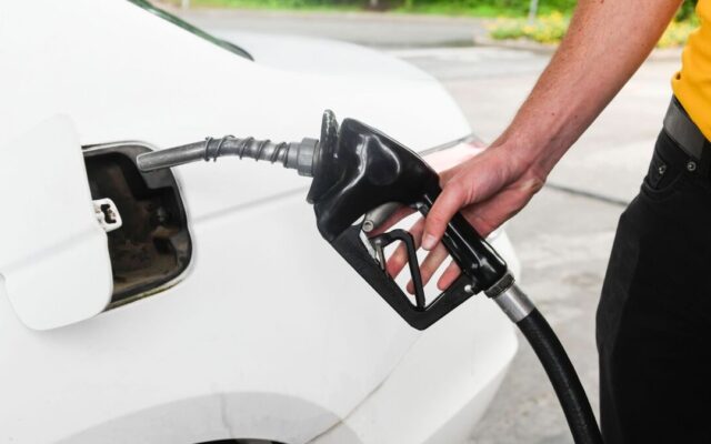 Aumento de la confianza del consumidor en EE.UU. Tras caída de precios de gasolina