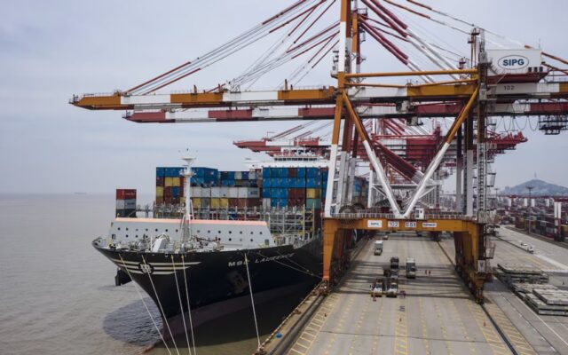 Dependencia de China genera doble riesgo para Latinoamérica, advierte Moody's