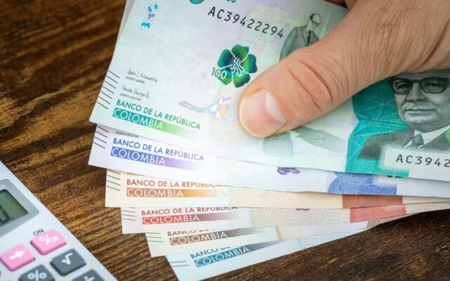 Deutsche Bank destaca riesgos tras posible victoria de De la Espriella en Colombia